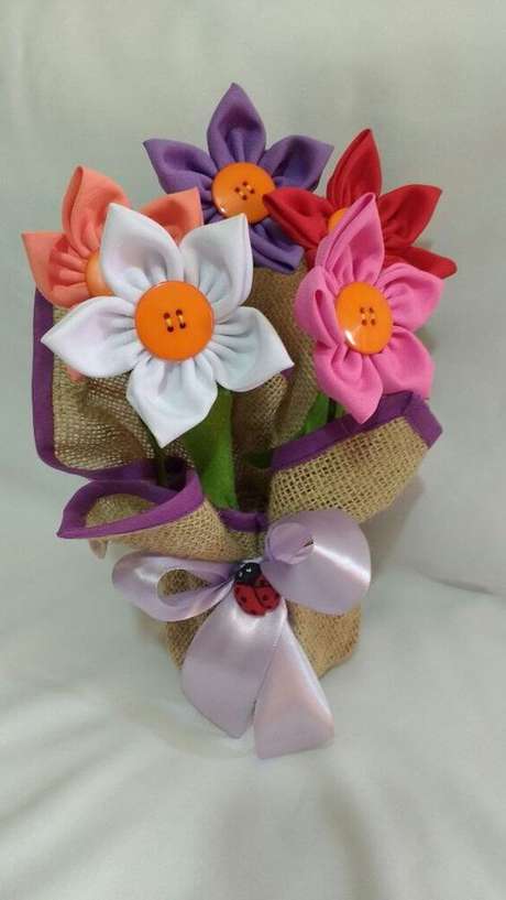 4. Como fazer flor de fuxico para decorar sua casa – Via: Pinterest 4. Como fazer flor de fuxico para decorar sua casa – Via: Pinterest