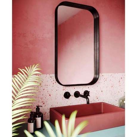 4. Banheiro rosa com revestimento moderno – Via: Pinterest 4. Banheiro rosa com revestimento moderno – Via: Pinterest