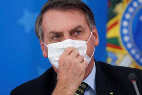 Resultado de imagem para Bolsonaro nega problemas com china e diz que entrará em contato por equipamentos contra coronavírus