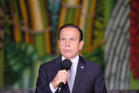 O governador de São Paulo, João Doria, participa de entrevista coletiva sobre medidas no combate ao coronavírus