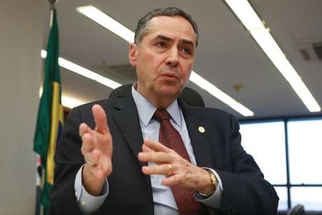 O ministro do Supremo Tribunal Federal, Luís Roberto Barroso, em seu gabinete no STF, em Brasília. O ministro do Supremo Tribunal Federal, Luís Roberto Barroso, em seu gabinete no STF, em Brasília.