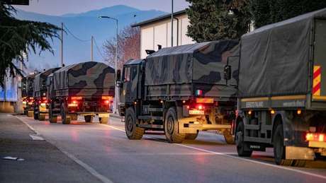 O governo da Itália convocou as Forças Armadas para ajudar no transporte dos mortos