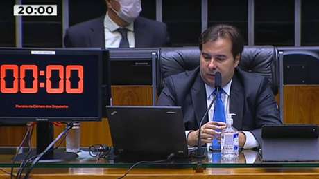 Rodrigo Maia durante a primeira sessão virtual da Câmara. Ele e alguns parlamentares estavam na Casa