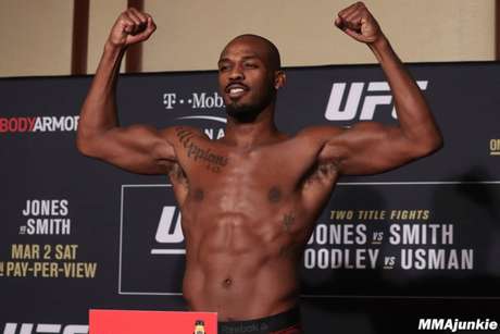 Jon Jones é campeão do UFC - (Foto: MMA Junkie) Jon Jones é campeão do UFC - (Foto: MMA Junkie)
