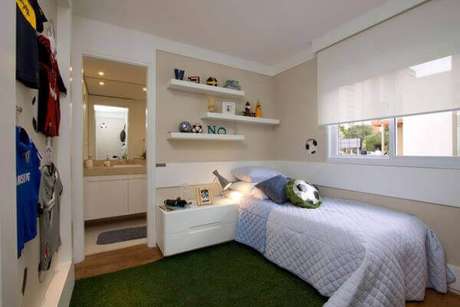 39. Quarto infantil com criado mudo branco embutido. Fonte: Pinterest