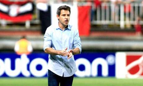 Ramon Menezes já teve experiências à beira do gramado antes do Vasco (Divulgação) Ramon Menezes já teve experiências à beira do gramado antes do Vasco (Divulgação)