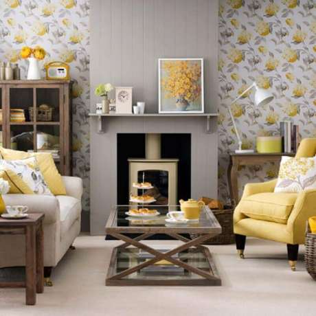 20. Papel de parede para decoração de sala amarela e cinza – Foto: Homedit 20. Papel de parede para decoração de sala amarela e cinza – Foto: Homedit