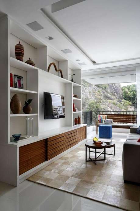 28. Painel para sala de tv branco – via: Decostore 28. Painel para sala de tv branco – via: Decostore