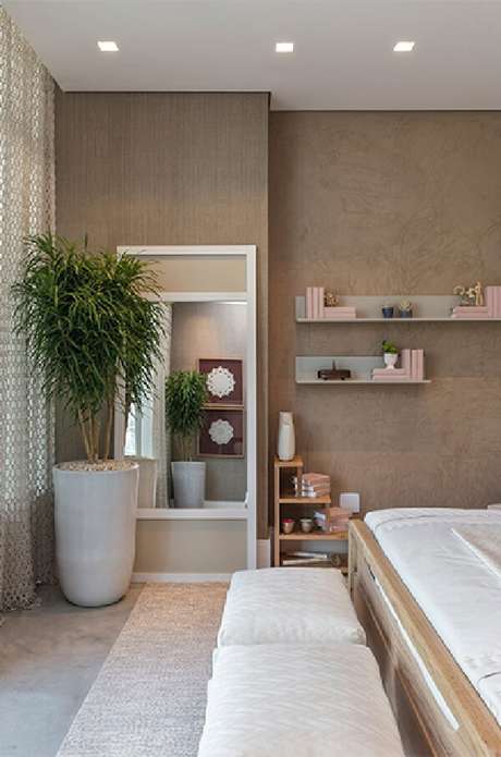 3. Os espelhos são peças decorativas que trazem funcionalidade para o quarto. Fonte: Quartos Etc. 3. Os espelhos são peças decorativas que trazem funcionalidade para o quarto. Fonte: Quartos Etc.