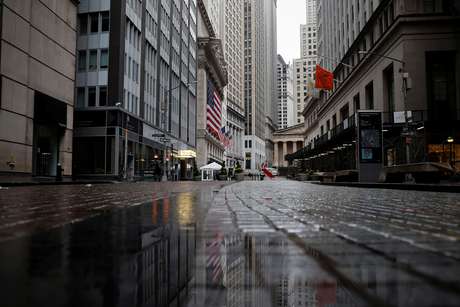 Prédio da Bolsa de Nova York em uma rua Broad quase deserta em meio ao surto de Covid-19, EUA
03/04/2020
REUTERS/Mike Segar