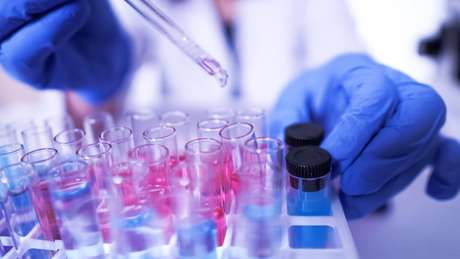 As centenas de milhares de casos confirmados em todo o mundo são apenas uma fração do total de infecções As centenas de milhares de casos confirmados em todo o mundo são apenas uma fração do total de infecções