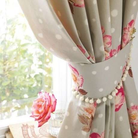 62. Prendedor de cortina floral – Via: Pinterest 62. Prendedor de cortina floral – Via: Pinterest