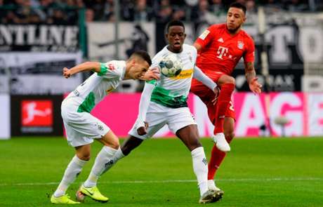 Bundesliga pode retornar as suas atividades em maio, mas com o limite de apenas 239 pessoas no estádio (Foto: UWE KRAFT / AFP) Bundesliga pode retornar as suas atividades em maio, mas com o limite de apenas 239 pessoas no estádio (Foto: UWE KRAFT / AFP)