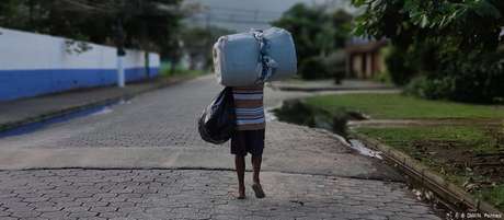 Entre as pessoas com renda familiar mensal de até dois salários mínimos, 73% têm expectativa de redução da própria renda Entre as pessoas com renda familiar mensal de até dois salários mínimos, 73% têm expectativa de redução da própria renda