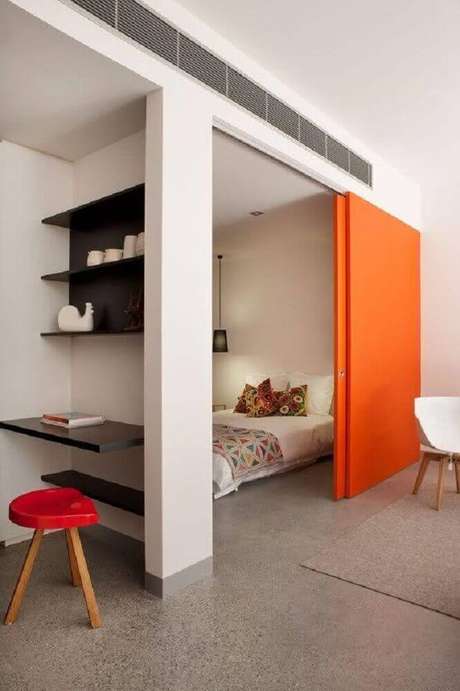 31. Home office simples com escrivaninha para quarto pequeno 31. Home office simples com escrivaninha para quarto pequeno