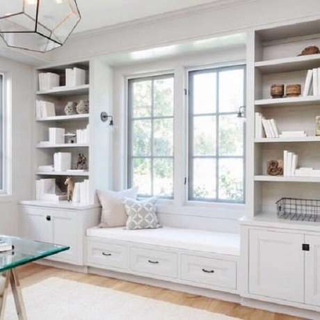 68. Um banco de madeira planejado só agrega a decoração – Foto: Decoração de interiores 68. Um banco de madeira planejado só agrega a decoração – Foto: Decoração de interiores