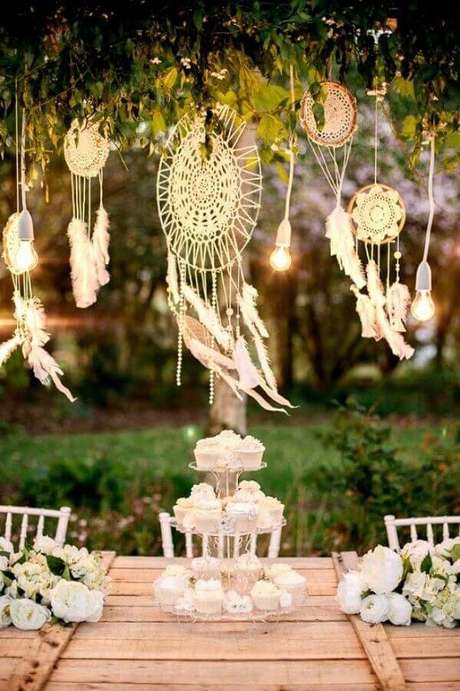 23. Decoração para festa com vários filtros dos sonhos – Foto: Archzine 23. Decoração para festa com vários filtros dos sonhos – Foto: Archzine