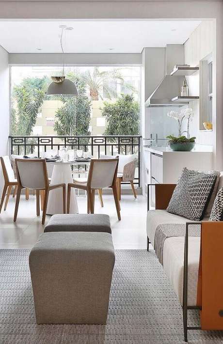 45. Invista em uma decoração de varanda de apartamento que se harmonize ao restante do apartamento decorado – Foto: Pinterest 45. Invista em uma decoração de varanda de apartamento que se harmonize ao restante do apartamento decorado – Foto: Pinterest