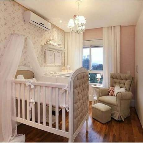 39. O papel de parede floral é um dos mais usados para a decoração de quarto de bebê rosa – Foto: Pinterest 39. O papel de parede floral é um dos mais usados para a decoração de quarto de bebê rosa – Foto: Pinterest