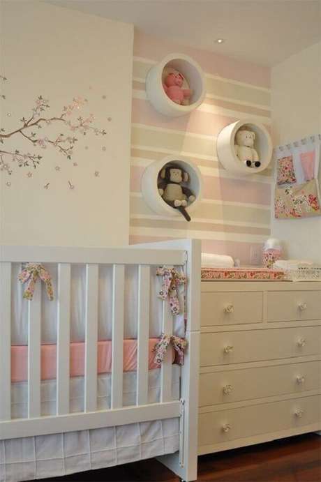 2. Para o quarto de bebê pequeno prefira tonalidades claras na decoração – Foto: Casar É… 2. Para o quarto de bebê pequeno prefira tonalidades claras na decoração – Foto: Casar É…
