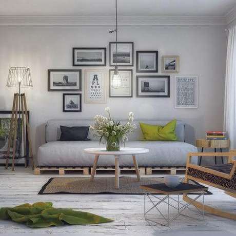 14. Sofá de palete simples para sala moderna – Via: Pinterest 14. Sofá de palete simples para sala moderna – Via: Pinterest