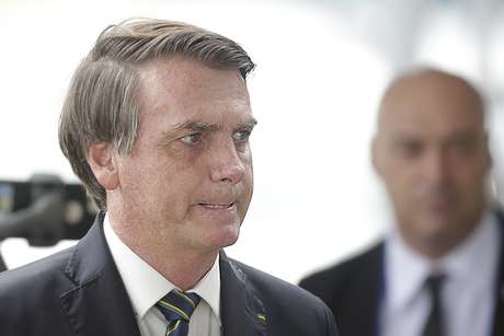 Câmara dá 30 dias para Bolsonaro apresentar exames pra covid-19