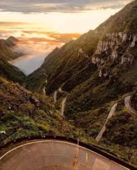 Serra do Rio do Rastro com cânions, em Santa Catarina. Serra do Rio do Rastro com cânions, em Santa Catarina.