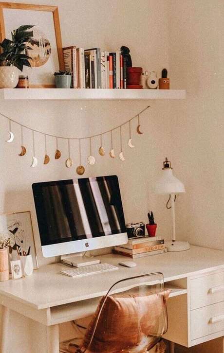 54. Decoração simples para cantinho de estudo Tumblr todo branco – Foto: Homedit 54. Decoração simples para cantinho de estudo Tumblr todo branco – Foto: Homedit