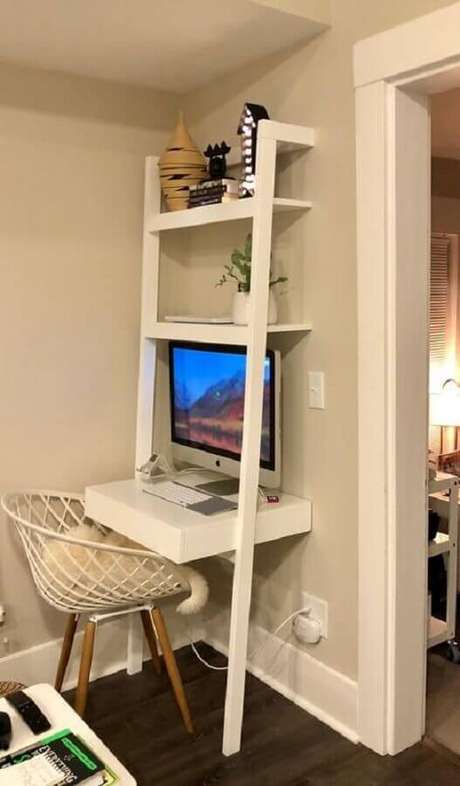 56. Invista em móveis de qualidade e que ajudem na organização do cantinho de estudo pequeno e simples – Foto: Erica Breeding 56. Invista em móveis de qualidade e que ajudem na organização do cantinho de estudo pequeno e simples – Foto: Erica Breeding