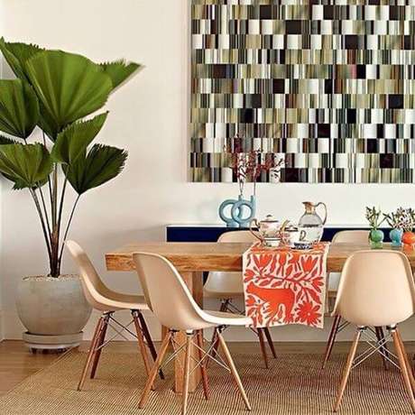 3. Palmeira leque decorando a sala de jantar – Via: Pinterest 3. Palmeira leque decorando a sala de jantar – Via: Pinterest