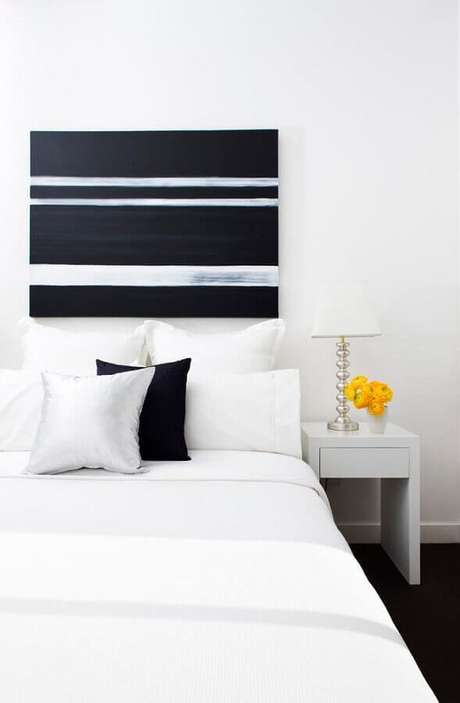 36. Decoração de quarto todo branco com quadro abstratos geométricos – Foto: Pinterest 36. Decoração de quarto todo branco com quadro abstratos geométricos – Foto: Pinterest