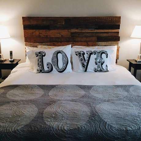 54. Modelo de cabeceira de pallet simples. Fonte: Pinterest 54. Modelo de cabeceira de pallet simples. Fonte: Pinterest