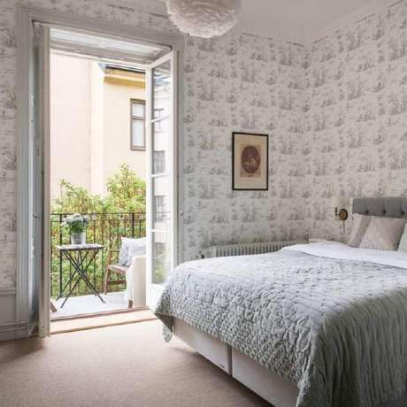 11. Invista na porta francesa para decoração de quarto com sacada ou varanda – Foto: Alexander White 11. Invista na porta francesa para decoração de quarto com sacada ou varanda – Foto: Alexander White