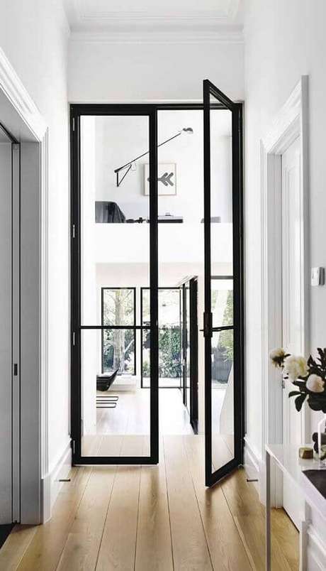 28. Decoração de casa clean com porta francesa de alumínio e vidro – Foto: Pinterest 28. Decoração de casa clean com porta francesa de alumínio e vidro – Foto: Pinterest
