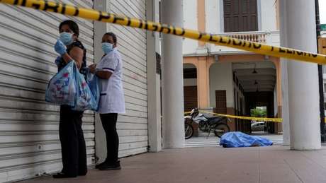 With a collapsed funeral system, many corpses ended up on the streets of Guayaquil.