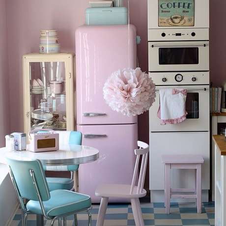 55. Tons claros deixam o ambiente muito mais clean em uma decoração vintage – Foto: Via Pinterest 55. Tons claros deixam o ambiente muito mais clean em uma decoração vintage – Foto: Via Pinterest