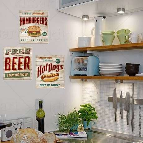 8. Quadros vintage são um excelente complemento para a decoração de uma cozinha – Foto: Via Pinterest 8. Quadros vintage são um excelente complemento para a decoração de uma cozinha – Foto: Via Pinterest