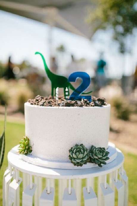 59. Bolo para decoração de festa infantil com tema dinossauros – Foto: Beijos Events 59. Bolo para decoração de festa infantil com tema dinossauros – Foto: Beijos Events