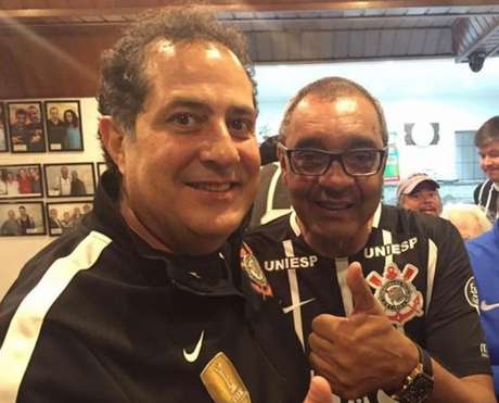 David Najar poses with Basilio, 40 years after winning the 1977 state championship (Photo: Personal file)