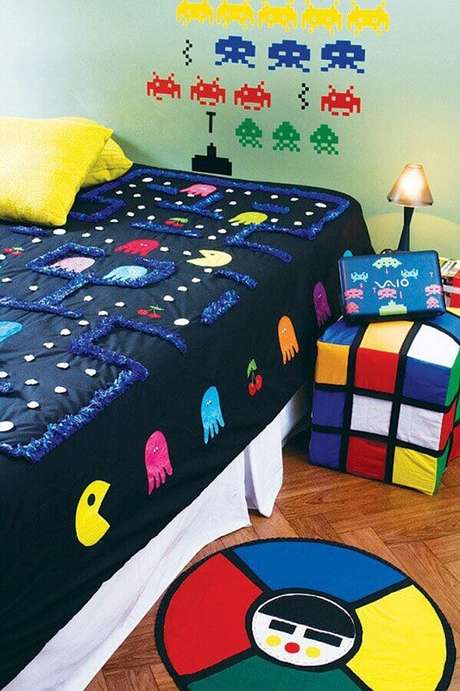 83. Decoração para quarto gamer simples e colorido com tema PAC-MAN – Foto: Us The Players 83. Decoração para quarto gamer simples e colorido com tema PAC-MAN – Foto: Us The Players