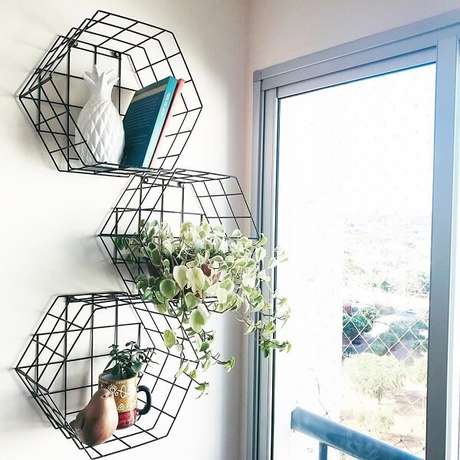 40. Nicho de ferro traz um ar moderno ao ambiente – Foto: Dicas decor 40. Nicho de ferro traz um ar moderno ao ambiente – Foto: Dicas decor