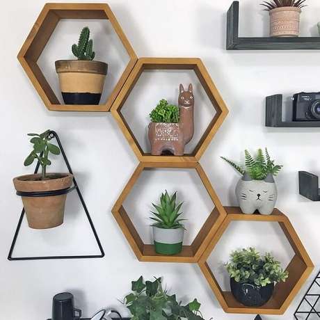 35. A mescla da praticidade e decoração do ambiente faz com que o nicho seja uma ótima escolha – Foto: Tadah! 35. A mescla da praticidade e decoração do ambiente faz com que o nicho seja uma ótima escolha – Foto: Tadah!