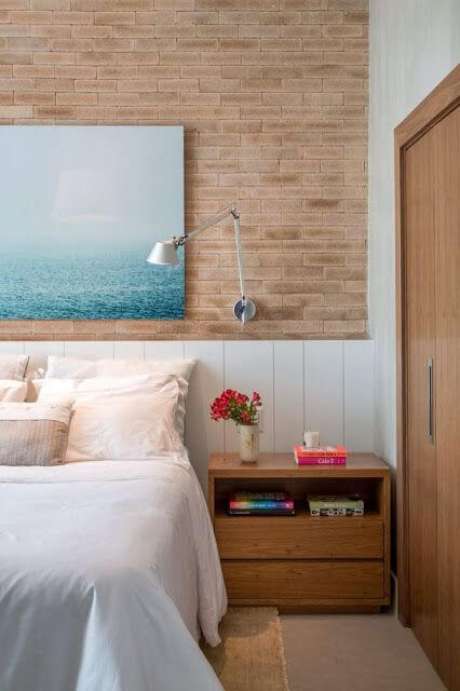 7. Cabeceira de madeira branca para quarto de casal – Via: Pinterest