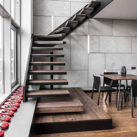 41. Ganhe espaço com a ajuda da escada vazada em L- Via: Pinterest 41. Ganhe espaço com a ajuda da escada vazada em L- Via: Pinterest