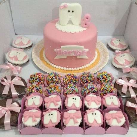16. Ideias de tema para mesversário com festa meu primeiro dentinho – Foto: Pinterest 16. Ideias de tema para mesversário com festa meu primeiro dentinho – Foto: Pinterest