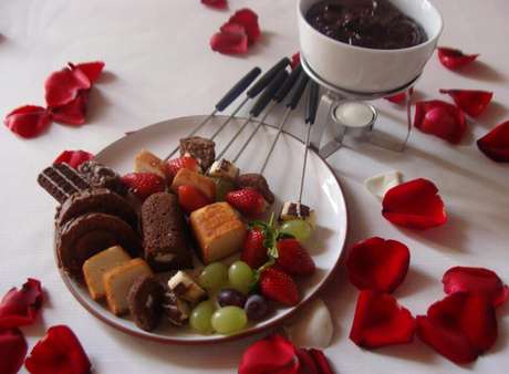 Guia da Cozinha - 7 Receitas de fondue de chocolate para o fim de semana