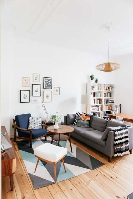 54. Invista em tapetes geométricos para decoração de salas modernas – Foto: Behance