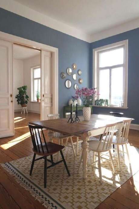 91. Modelo de tapete para decoração de sala de jantar simples – Foto: Pinterest