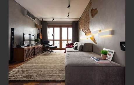 104. Tapete sisal para decoração de sala cinza com estilo contemporâneo – Foto: Casinha Colorida