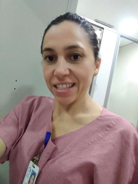 A técnica de enfermagem Cícera Maria de Moraes trabalha na UTI de um hospital na Grande São Paulo 